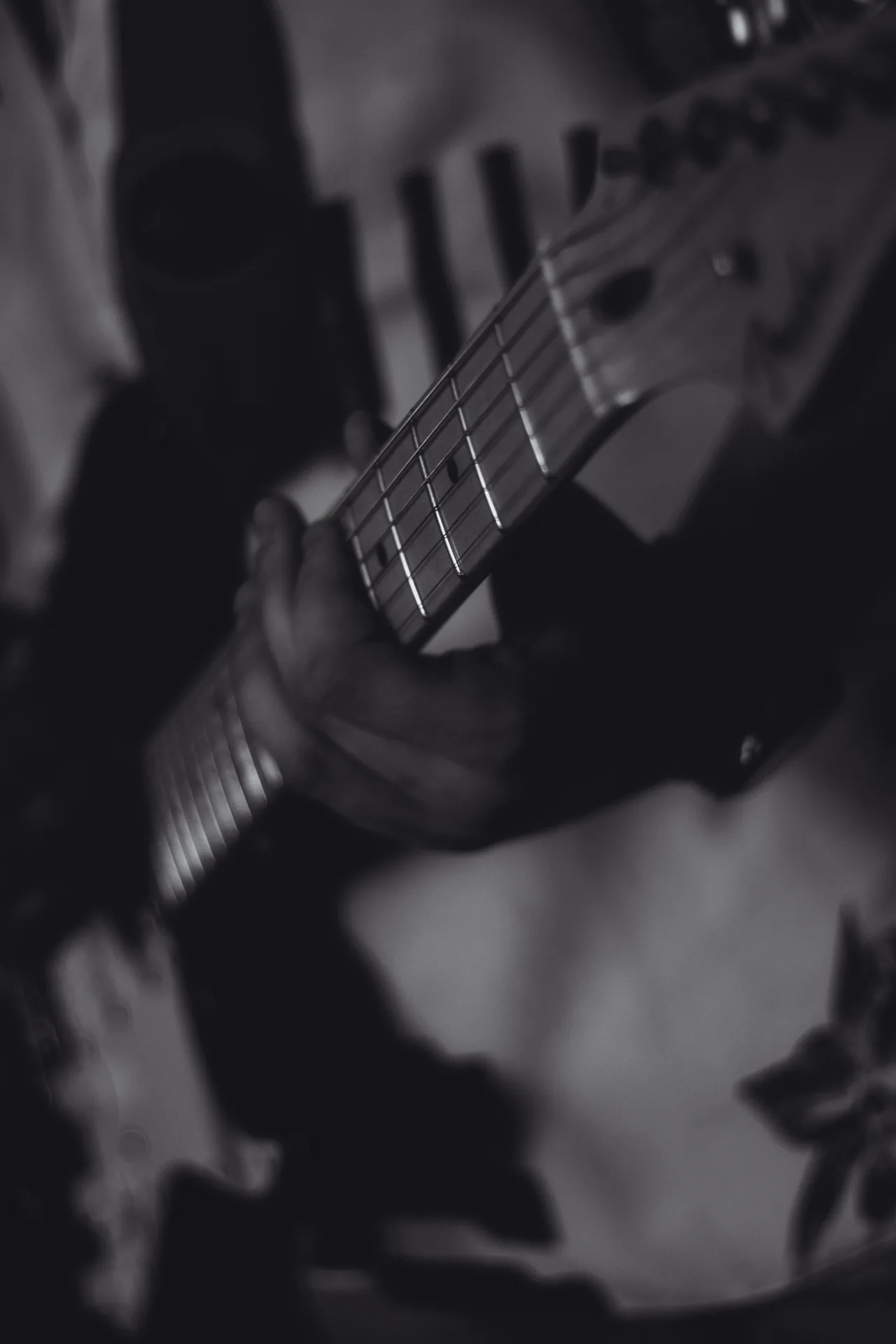 Guitarra Elétrica ou Acústica: Qual Escolher para Começar?